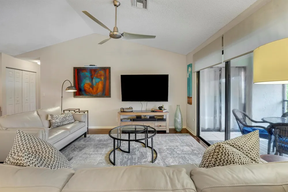 13 LEXINGTON LANE E #G Palm Beach Gardens, FL 33418