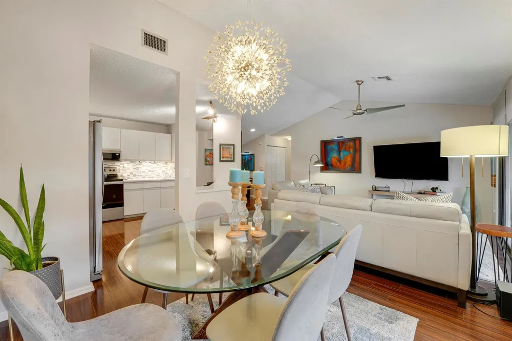 13 LEXINGTON LANE E #G Palm Beach Gardens, FL 33418