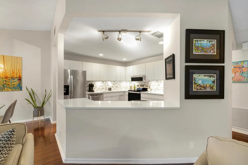 13 LEXINGTON LANE E #G Palm Beach Gardens, FL 33418