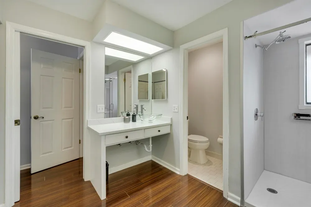 13 LEXINGTON LANE E #G Palm Beach Gardens, FL 33418