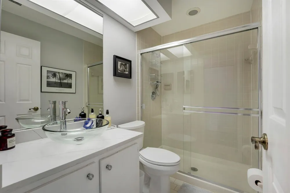 13 LEXINGTON LANE E #G Palm Beach Gardens, FL 33418