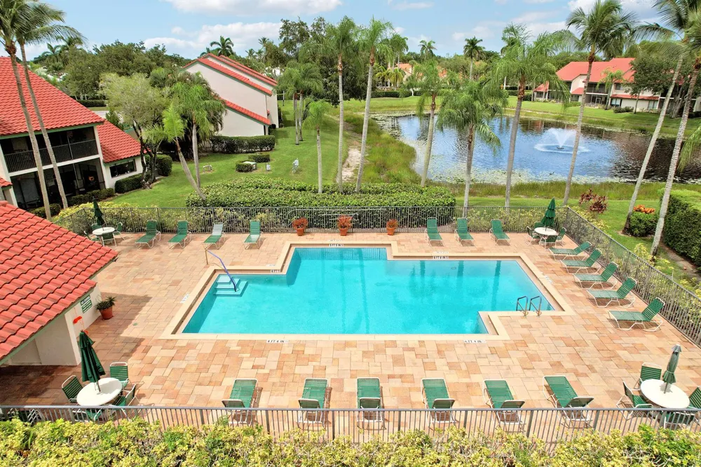 13 LEXINGTON LANE E #G Palm Beach Gardens, FL 33418