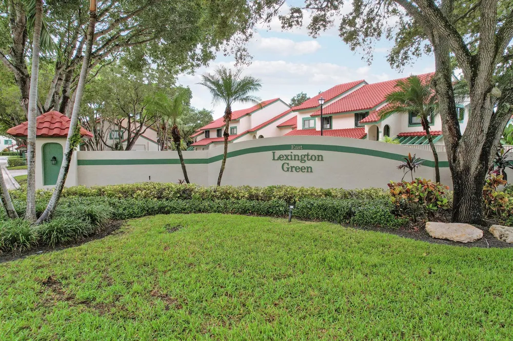 13 LEXINGTON LANE E #G Palm Beach Gardens, FL 33418