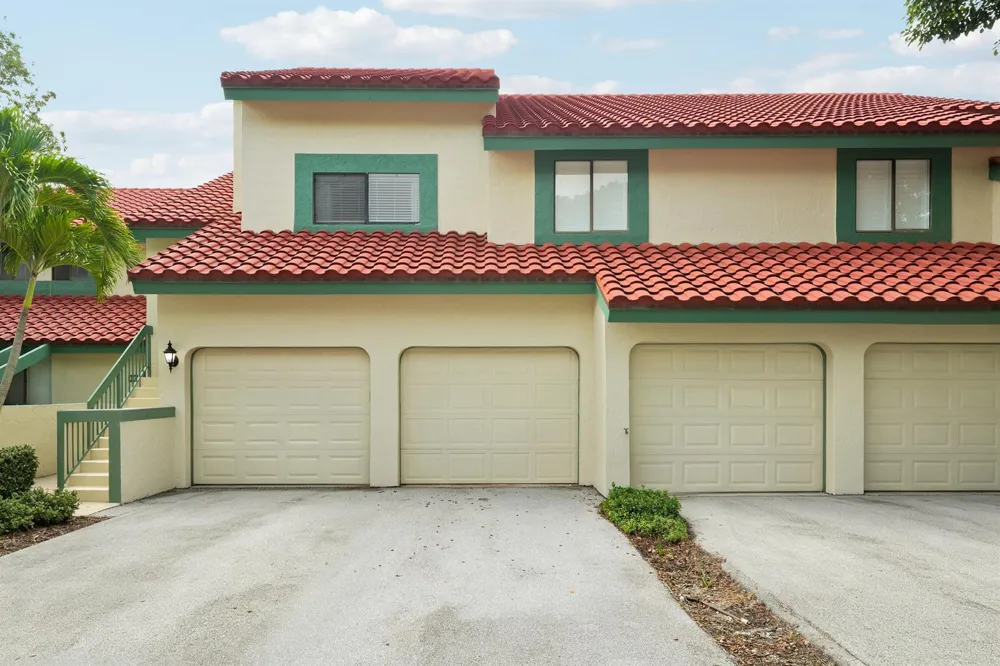 13 LEXINGTON LANE E #G Palm Beach Gardens, FL 33418
