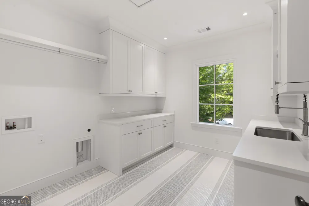 4095 Glen Devon DR NW Atlanta, GA 30327
