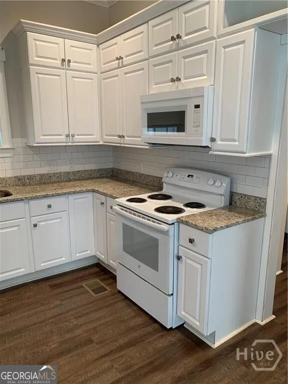 523 W 44th ST Savannah, GA 31405