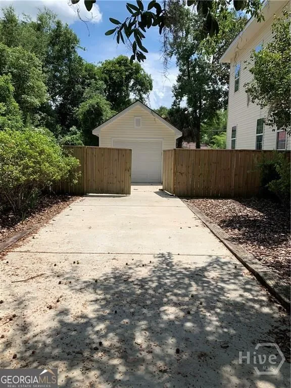 523 W 44th ST Savannah, GA 31405