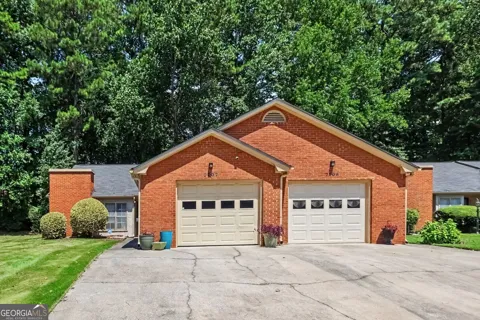 7107 Forest LN