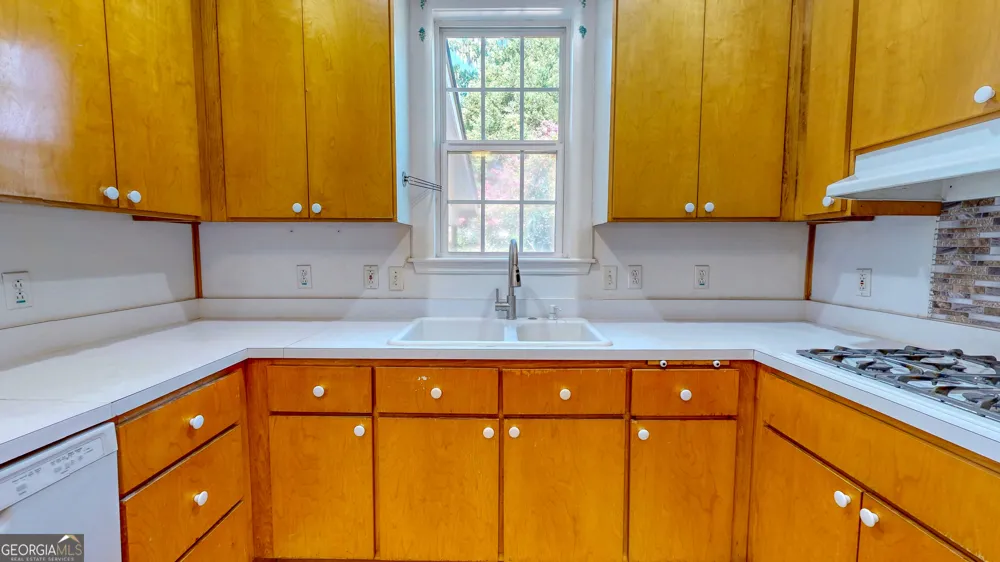 2607 Governor ST Garden City, GA 31408
