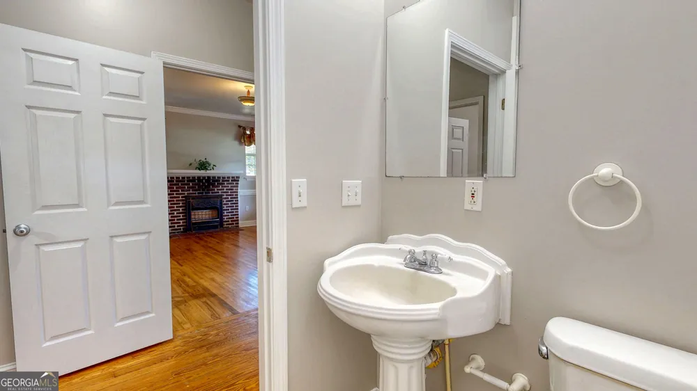 2607 Governor ST Garden City, GA 31408