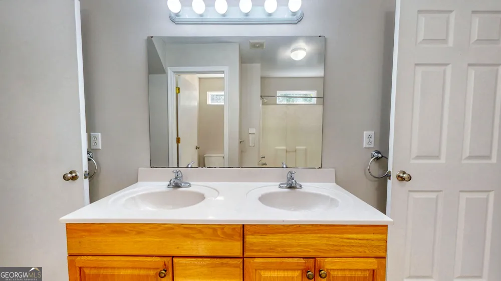 2607 Governor ST Garden City, GA 31408