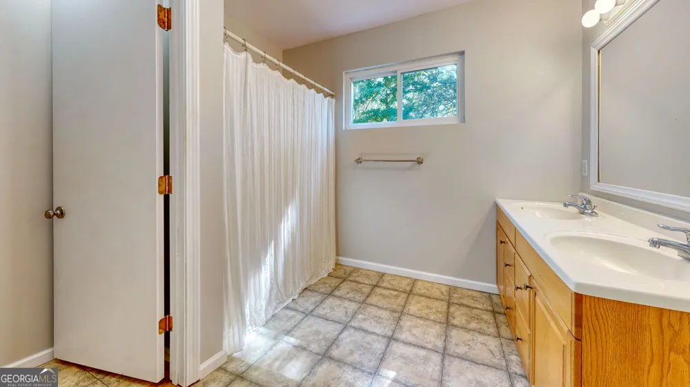 2607 Governor ST Garden City, GA 31408