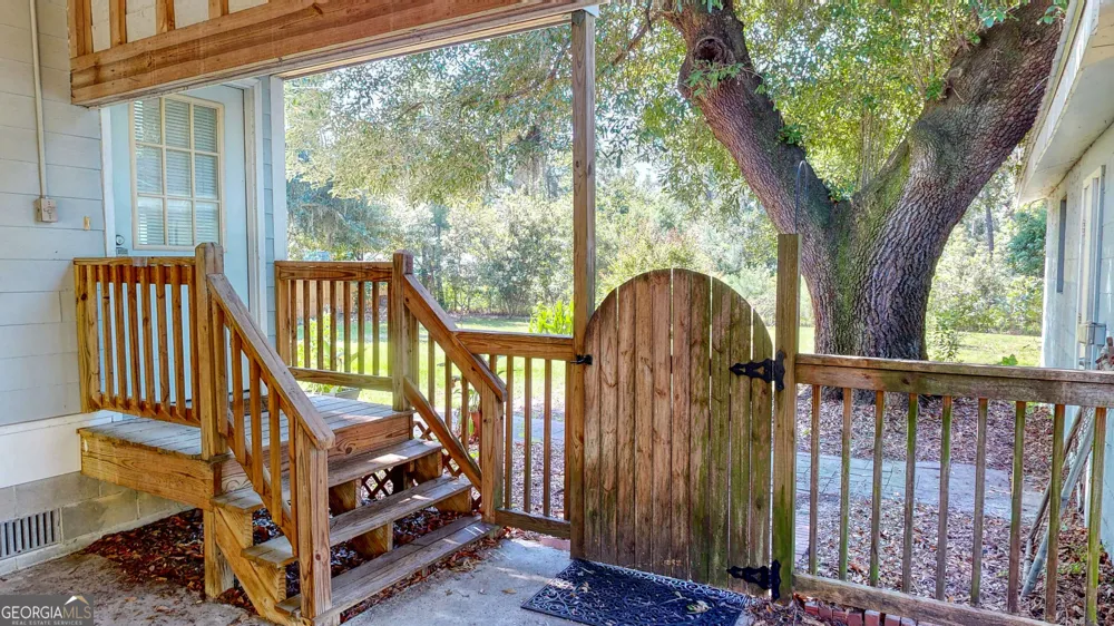 2607 Governor ST Garden City, GA 31408