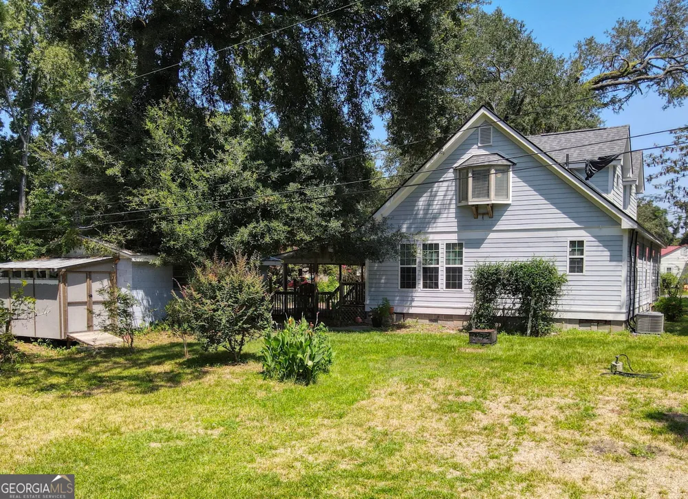 2607 Governor ST Garden City, GA 31408
