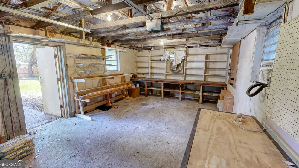 2607 Governor ST Garden City, GA 31408