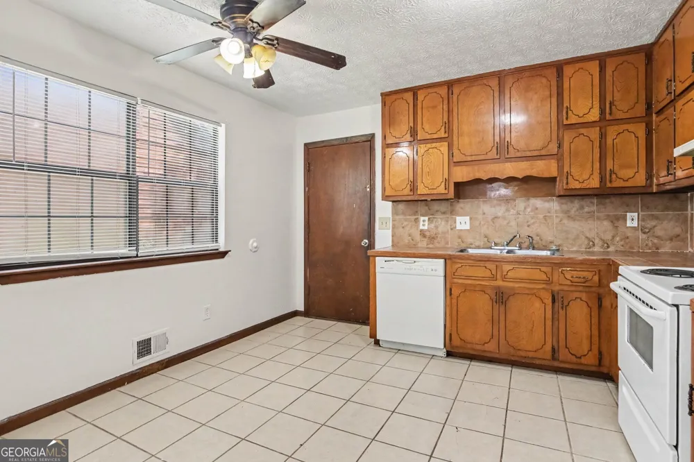 9115 Raven DR Jonesboro, GA 30238