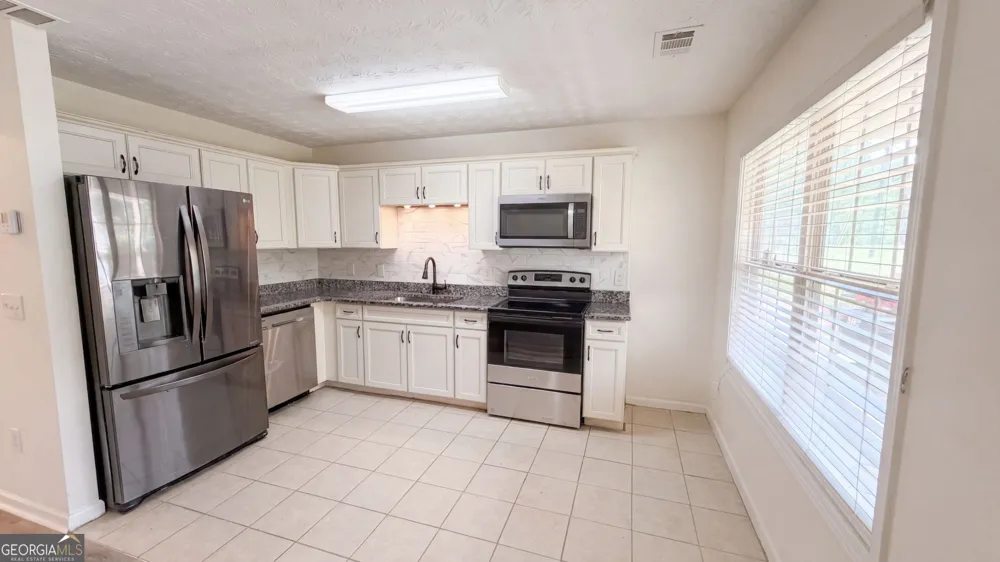 125 Sampson CT Covington, GA 30016
