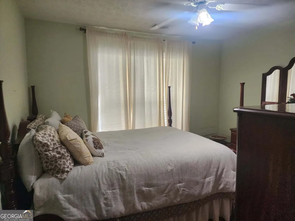 1642 Mission Park DR Loganville, GA 30052