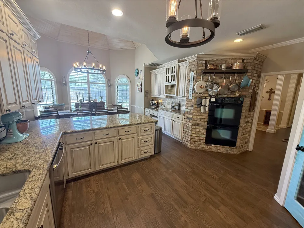 100 Kings Row Drive Mansfield, TX 76063