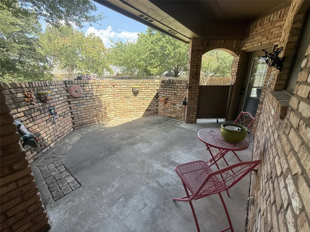 100 Kings Row Drive Mansfield, TX 76063
