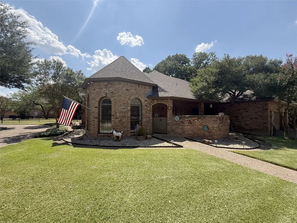 100 Kings Row Drive Mansfield, TX 76063