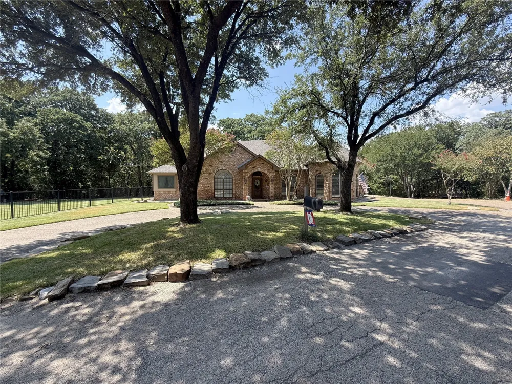 100 Kings Row Drive Mansfield, TX 76063