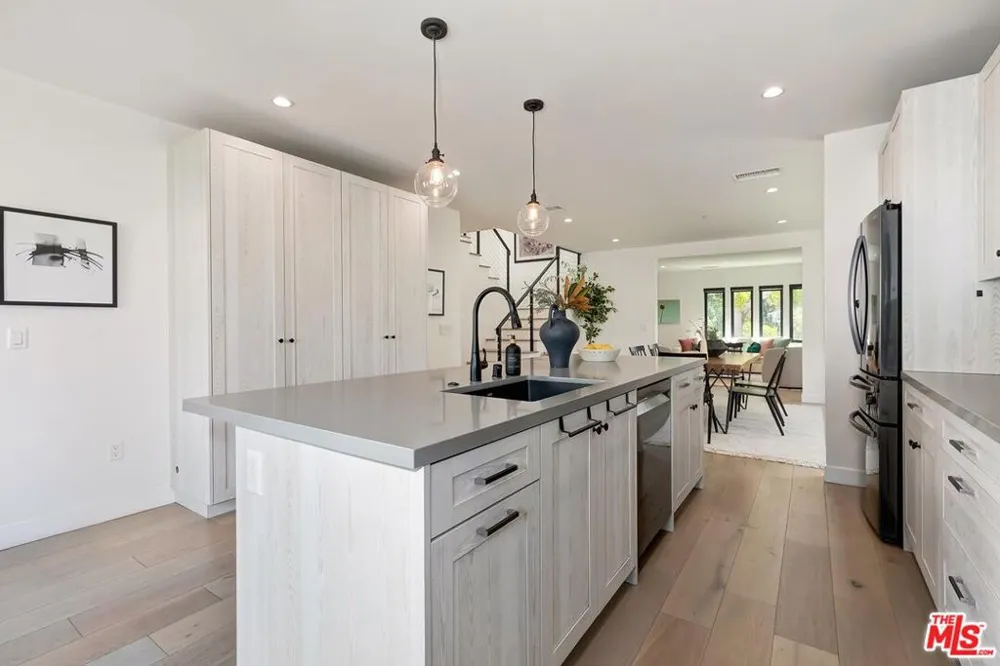 1015 S Tremaine Avenue Los Angeles, CA 90019