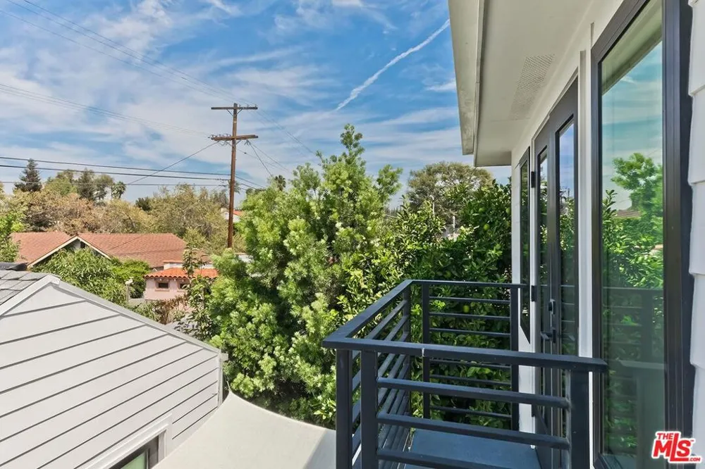 1015 S Tremaine Avenue Los Angeles, CA 90019