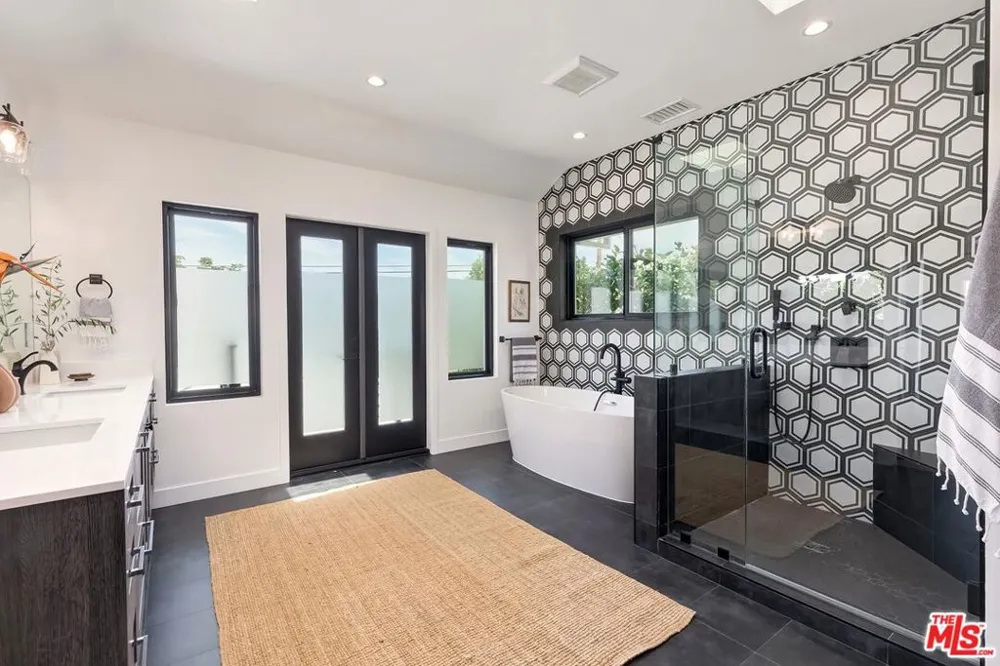 1015 S Tremaine Avenue Los Angeles, CA 90019