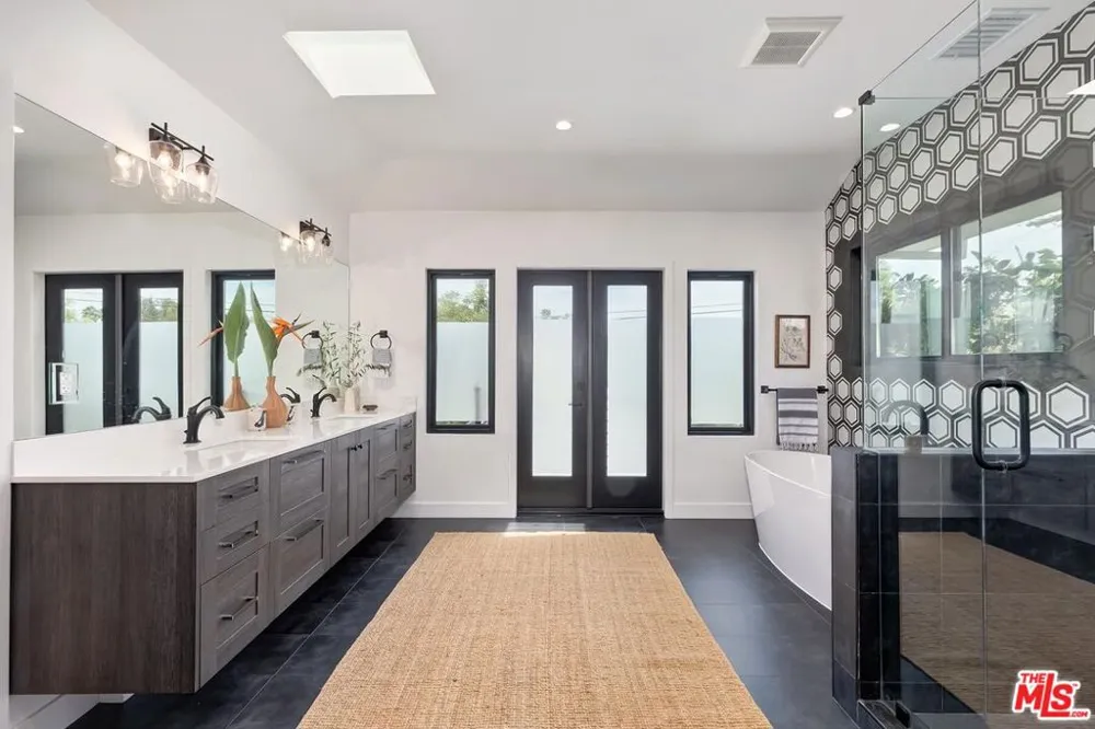 1015 S Tremaine Avenue Los Angeles, CA 90019