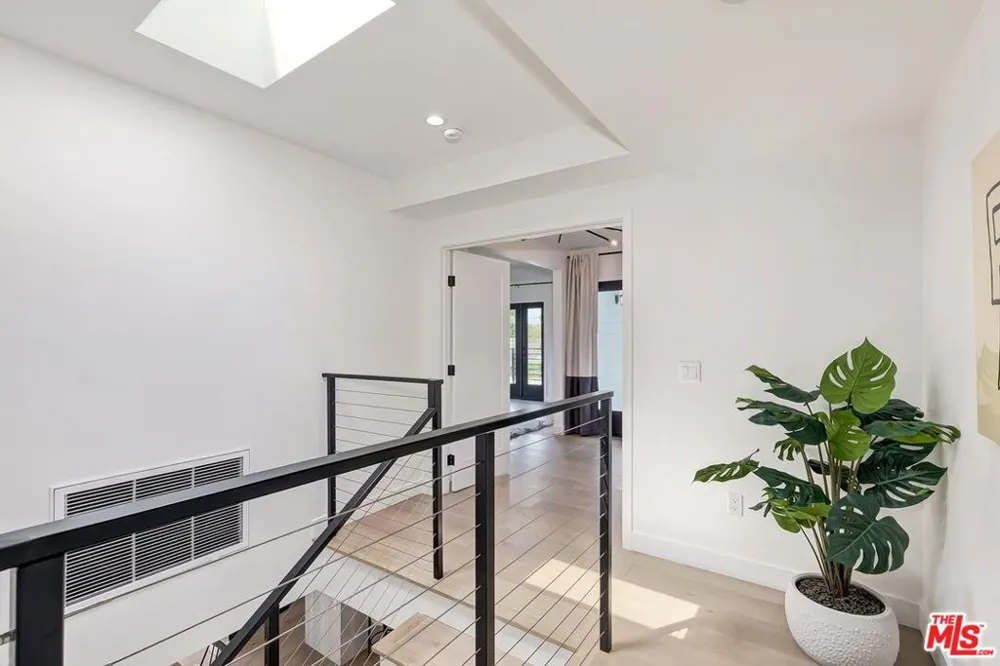 1015 S Tremaine Avenue Los Angeles, CA 90019