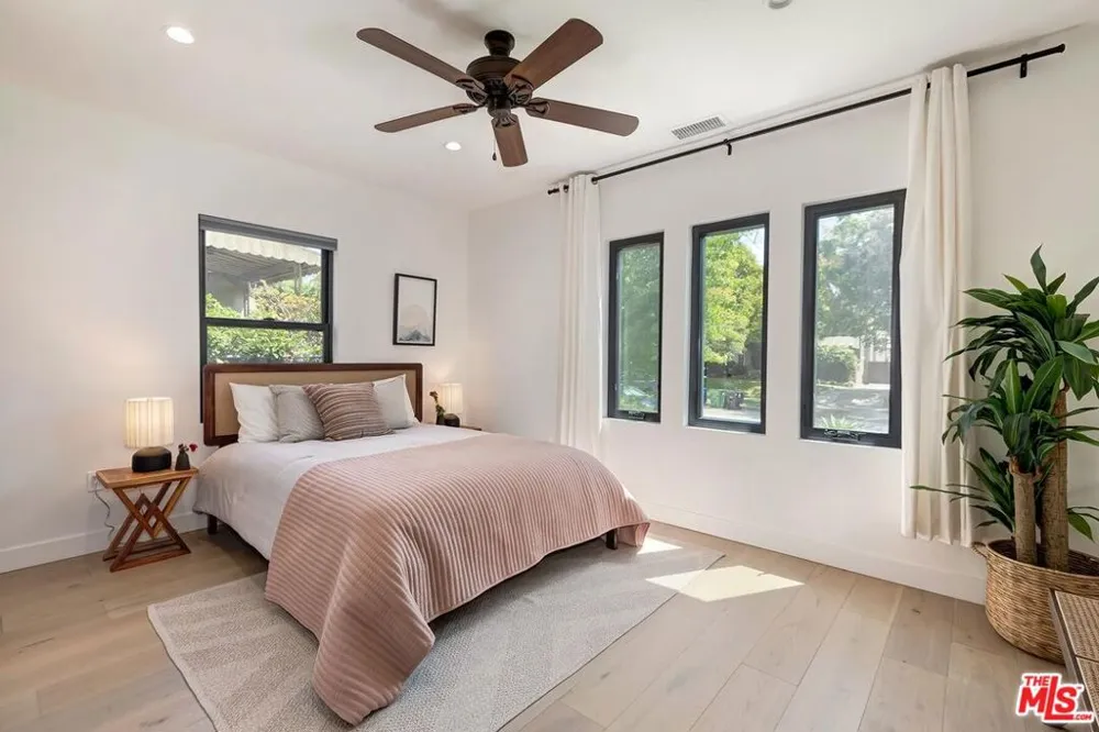1015 S Tremaine Avenue Los Angeles, CA 90019