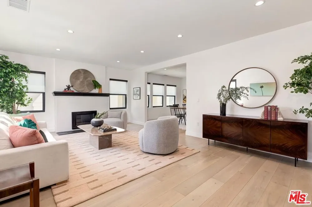 1015 S Tremaine Avenue Los Angeles, CA 90019
