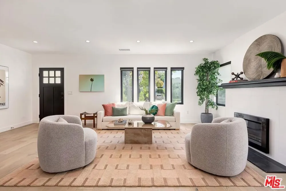1015 S Tremaine Avenue Los Angeles, CA 90019