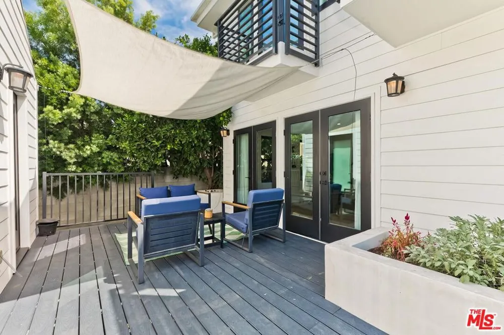 1015 S Tremaine Avenue Los Angeles, CA 90019
