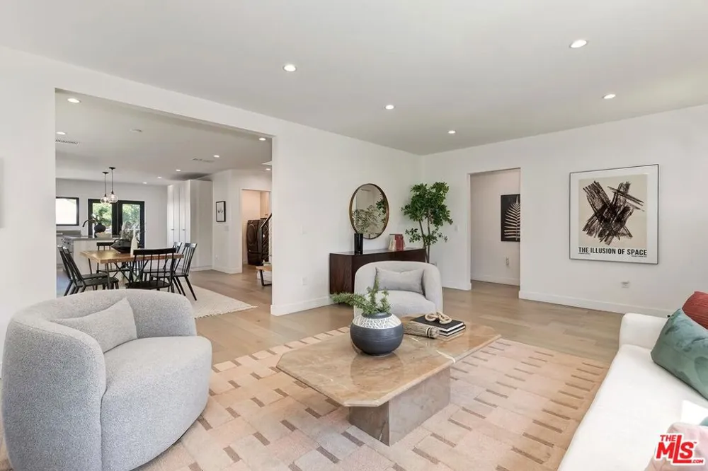 1015 S Tremaine Avenue Los Angeles, CA 90019