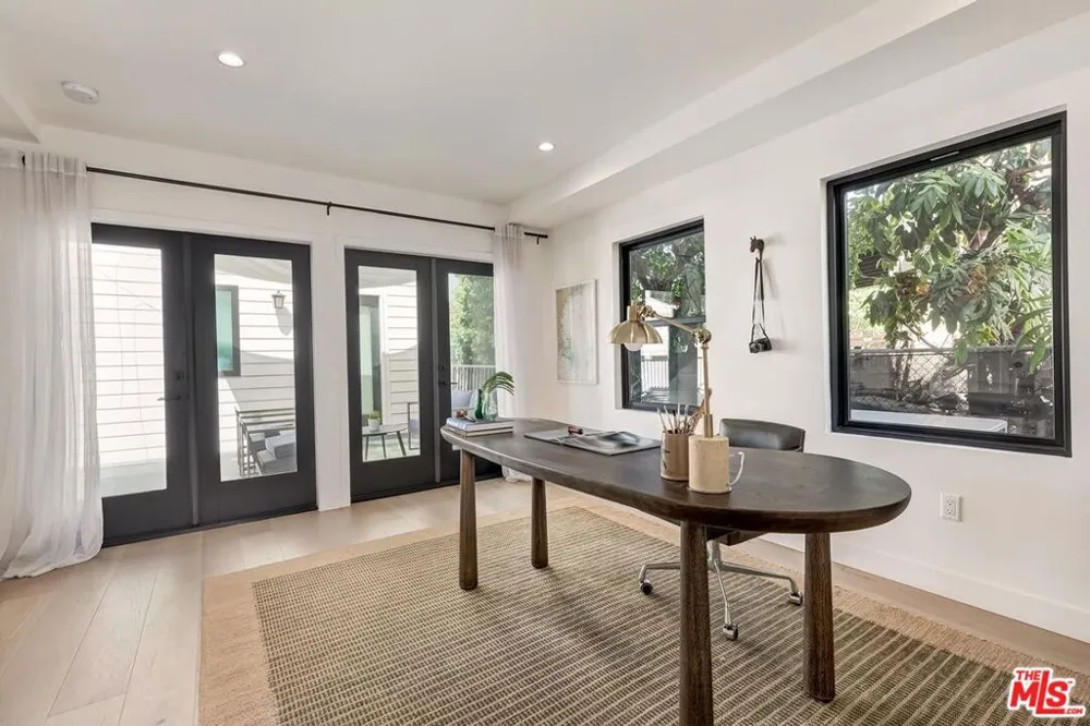 1015 S Tremaine Avenue Los Angeles, CA 90019