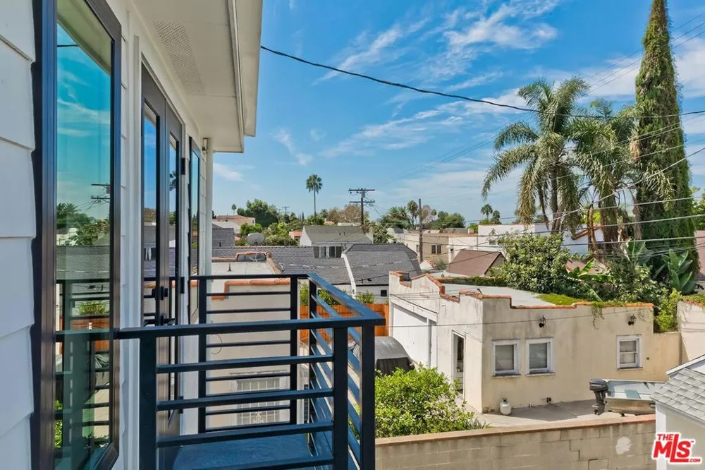 1015 S Tremaine Avenue Los Angeles, CA 90019
