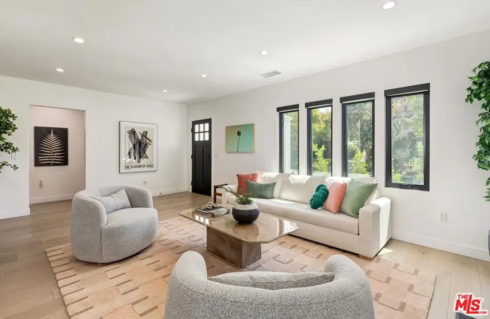 1015 S Tremaine Avenue Los Angeles, CA 90019