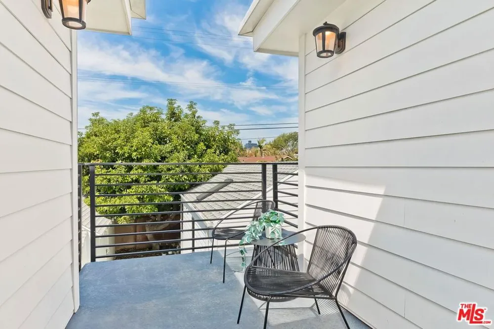 1015 S Tremaine Avenue Los Angeles, CA 90019