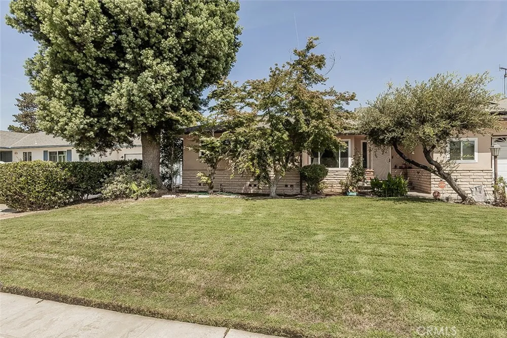 500 W Sample Avenue Fresno, CA 93704