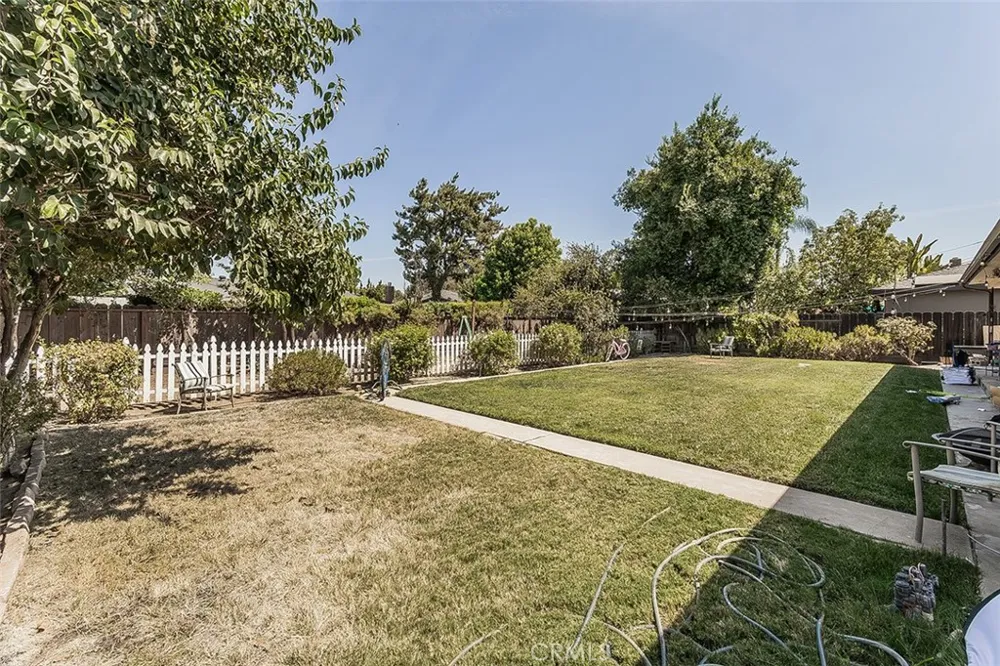 500 W Sample Avenue Fresno, CA 93704