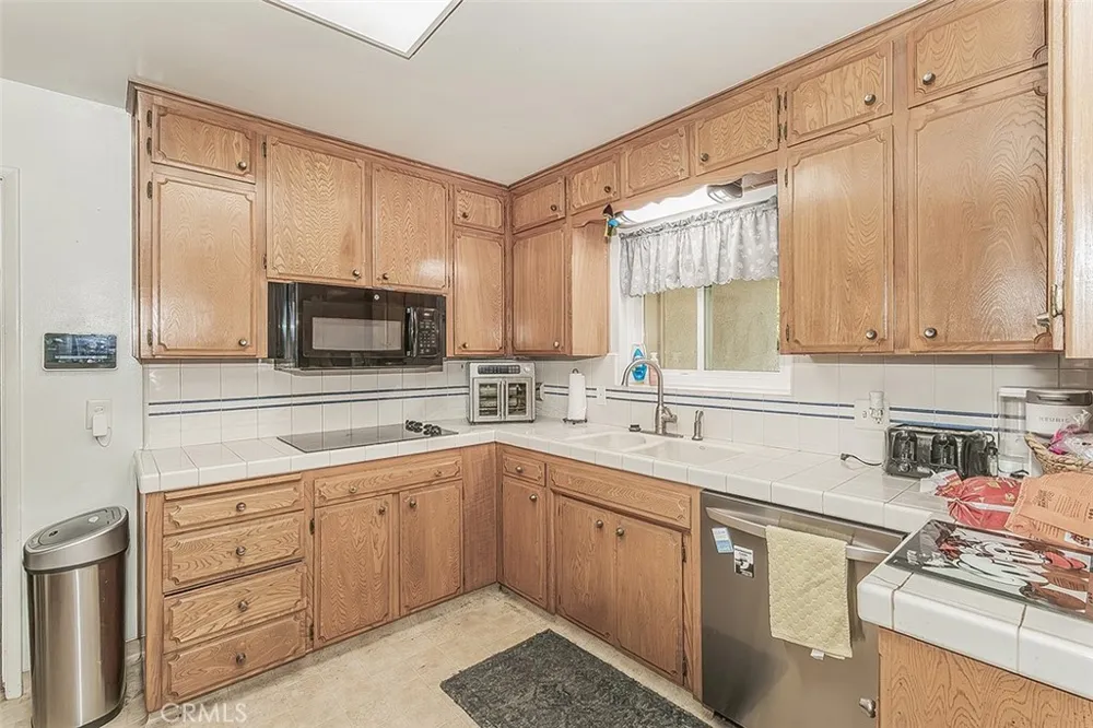 500 W Sample Avenue Fresno, CA 93704