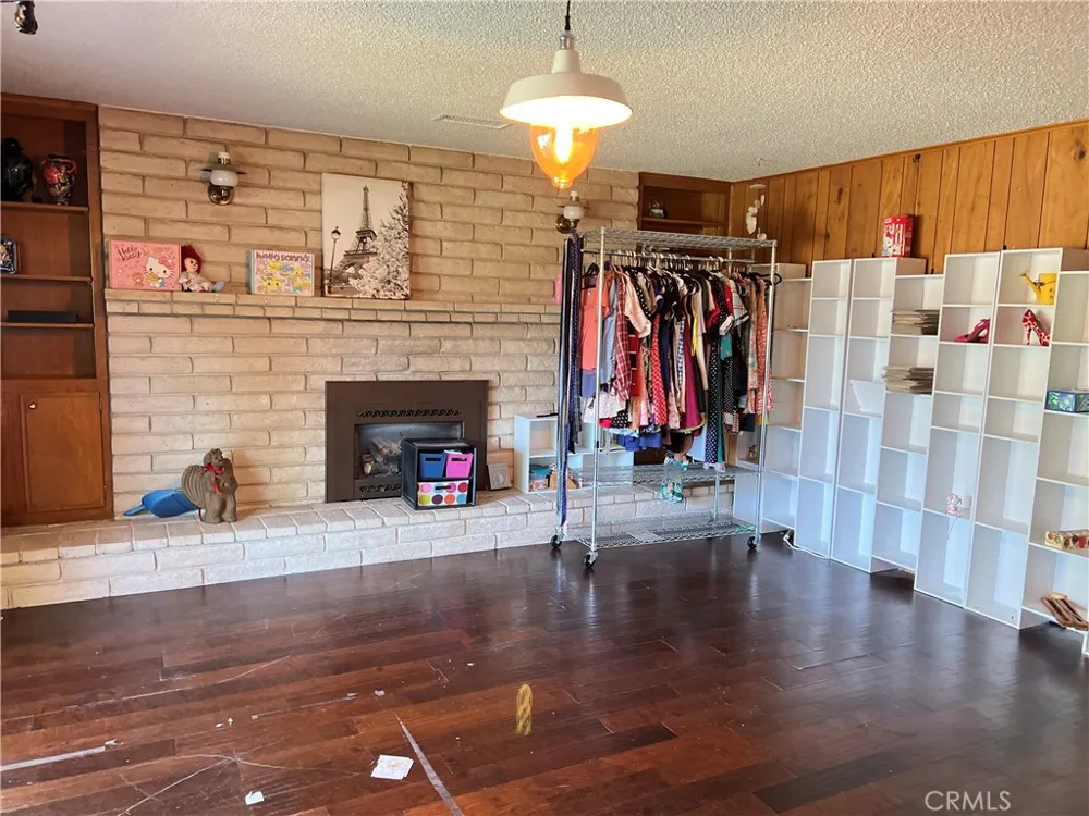 500 W Sample Avenue Fresno, CA 93704