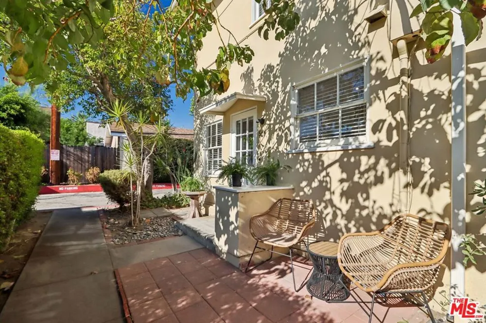 607 Granada Street Glendale, CA 91205