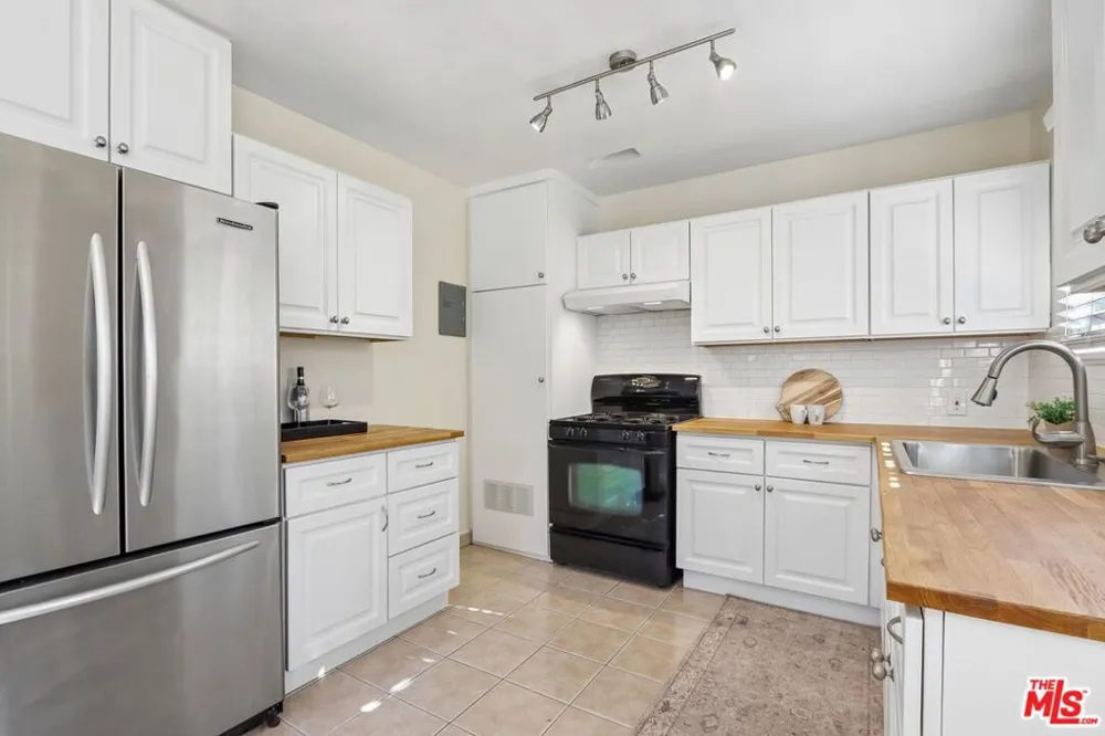 607 Granada Street Glendale, CA 91205