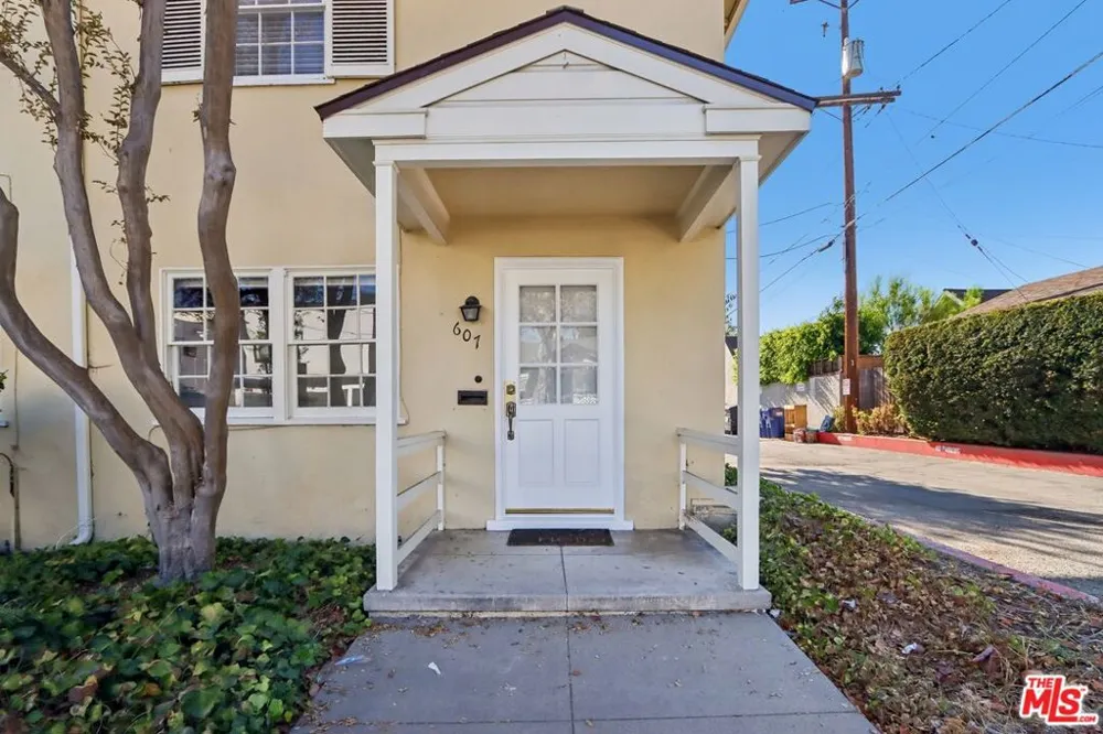 607 Granada Street Glendale, CA 91205