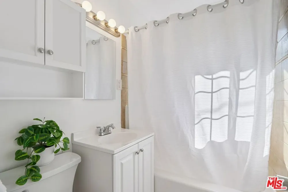 607 Granada Street Glendale, CA 91205