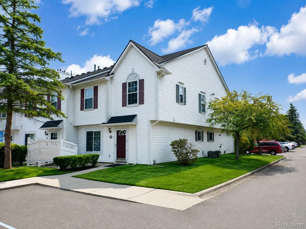 22272 Cape Cod Way Farmington Hills City, MI 48336