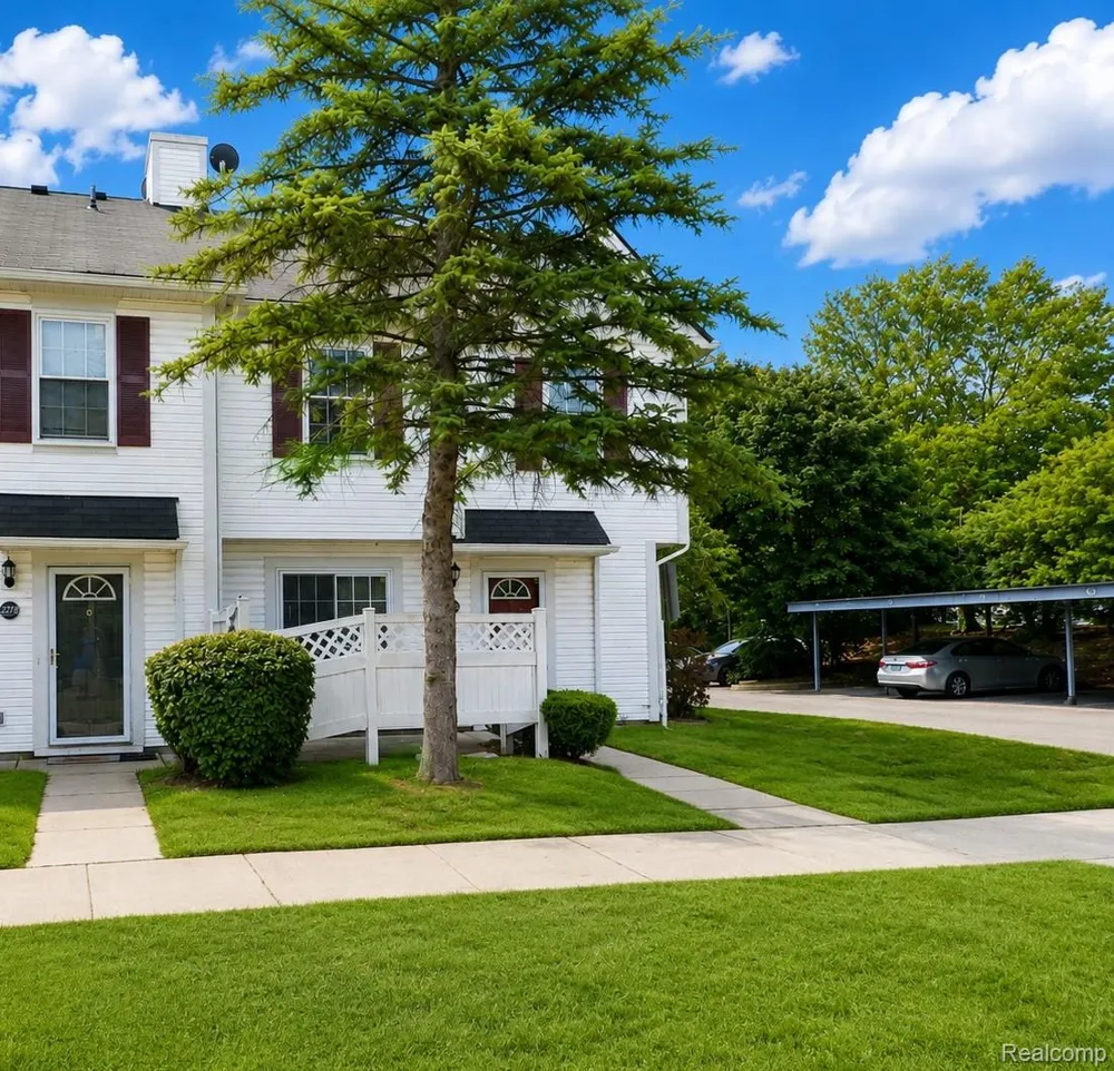 22272 Cape Cod Way Farmington Hills City, MI 48336